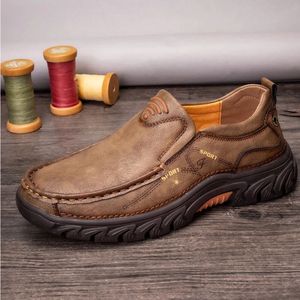 Zapatos de otoño para hombre, zapatos de cuero de Color sólido sin cordones para coser, zapatos impermeables para hombre, mocasines informales de diseñador a la moda para exteriores para hombre