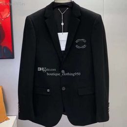 Automne Mens Cleits Blazers Chest 3D Modèle en trois dimensions Broidered Casual Fashion Designer Suit Jacket Career Business Career Man E915
