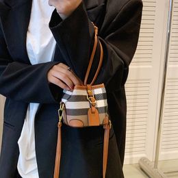 Mini bolso cruzado de otoño para mujer con diseño de moda bolso de hombro tipo cubeta con cordón versátil