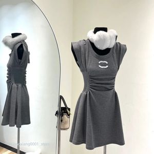 Automne nouveau designer lettre jacquard robe tricotée 2024 été nouvelle jeunesse européenne et américaine populaire taille haute robe élastique