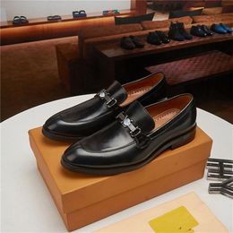 Herfst nieuwe ontwerper mannen schoenen klassieke mannen luxe kleding schoenen lederen trouwschoenen originele mannen formele flats zakelijke sneakers maat 38-46