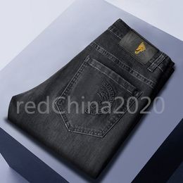 Autumn Nieuwe geborduurde logo hoofdheren gescheurd slanke fit elasticiteit jeans rechte zakelijke beroemde klassieke casual broek casual broek groothandel v6921