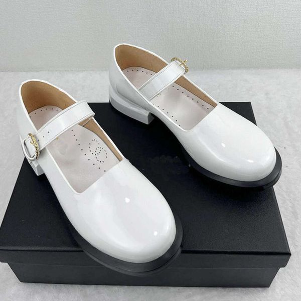 Automne Nouveau style parfumé Mary Jane Single Single Femme Round Head Sole One Line Backle Talon épais Poldeple Small Leather Shoes