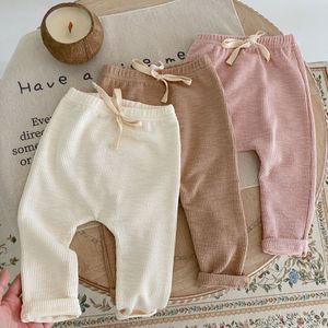 herfst nieuwe stijl babybroek katoenen babyjongen broek pasgeboren meisje broek vier seizoenen effen kleur zachte kleding 2569