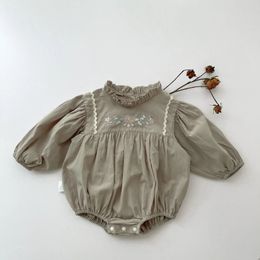 Trajes de otoño Infantil Retro Bordado Flor Cuello con volantes Manga larga Body Niño Niña Bebé Algodón Simple Casual Suelto Mono 240119