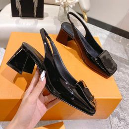 herfst lakleer jurk schoenen knopen verfraaid met leren pumps en sandalen fabriek schoenen vrouwelijke luxe designer avond sandalen met een hoogte van 5,5 cm doos