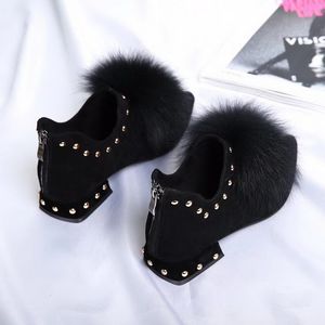 Zapatos individuales de otoño para mujer, zapatos de tacón bajo de piel de zorro para mujer, zapatos con remaches de felpa, calzado para mujer, tacón de bloque con cremallera en la espalda, negro