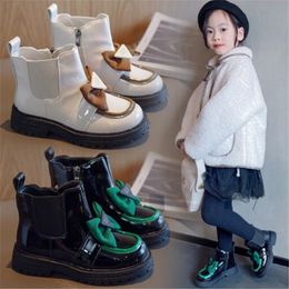 Botas de estilo otoñal para niños, botas Martin para chicas a la moda, zapatos de invierno de cuero PU para niños, calzado de terciopelo para niños pequeños y bebés