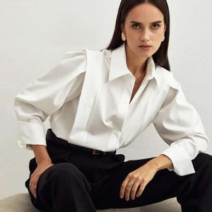 Chemise blanche d'automne avec épaules à angle droit pour femmes, tempérament de déplacement, sens du Design, petites manches longues