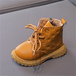 Bottes pour enfants automne-hiver 2024, sangle croisée, fermeture éclair latérale, bottes en cuir Pu souple de qualité supérieure, chaussures plates antidérapantes, tendance, bottes pour garçons et filles