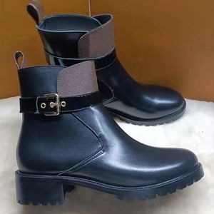 Herfst Winter Fashion Boots Woman Flat Bottom Travel Belt 100% Lederen Lady Letter Zwart enkel Boot Soft Cowhide Vrouwen Designer schoenen