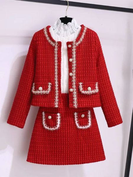 Otoño Invierno Moda Plaid Red Tweed Conjunto de dos piezas Mujeres Perlas Un solo pecho Chaquetas de lana con flecos Abrigo Bolsillo Mini falda 240109