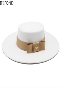 Herfst winter Franse dames witte bownot platte top fedora hoed 10 cm rand banket elegante vilt hoed trouwjurk cap 2205242932926