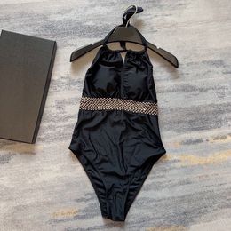 Damas Halter Sexy One Piece Swimwear Diseñador de lujo Bikinis para mujeres Vacaciones de verano Swimsuits Lady Luxury Designer V Beach Black Bathing Suits CXD2405154-12