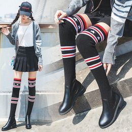 Botas de punto de Otoño Invierno para mujer, tela elástica que mantiene el calor, botas negras de tacón largo sobre el muslo, estilo euroamericano, combate de cabeza redonda