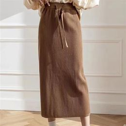 Automne Winter Midi Jupe à crampons en tricot Femmes hautes Brown Brown Long solide streetwear droit noir 240323