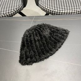 Automne hiver nouveau chanei Furry chapeau de pêcheur haut niveau d'apparence chapeau de seau de cheveux bouclés d'agneau se sentir à l'aise élégant partout dans le chapeau du bassin