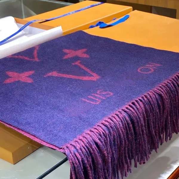 Otoño Invierno Nueva Bufanda de Cachemira Pura Mujer Mantón Carta Doble cara Cálido Diseñador Bufanda Onda de agua Púrpura Infrarrojos a juego Cambio gradual de color Esencial de invierno