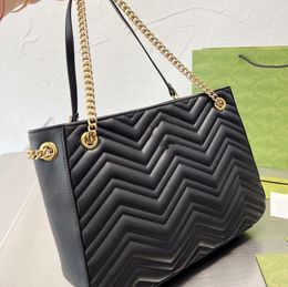 Otoño Invierno Nuevo estilo Bolso de compras de cuero Moda Diseñador de alta capacidad Cadena de mujer Bolsos de un solo hombro Alta calidad Lujo Dama Elegancia Bolso Cruzado