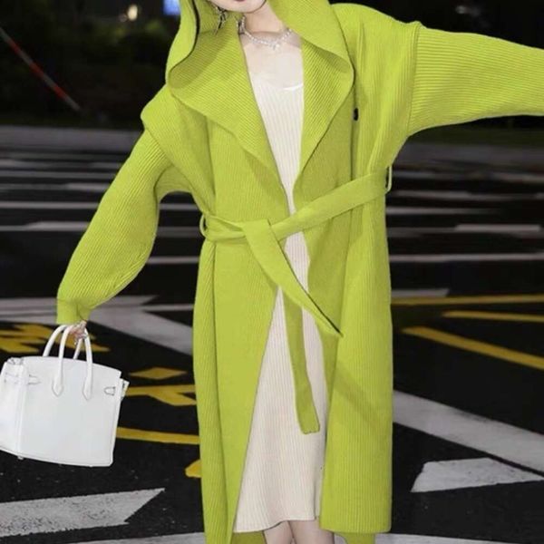 Automne Hiver Nouveau conception de conception en vrac et à capuche paresseuse Cardigan tricot long Pull pour femmes de style polyvalent