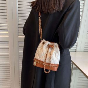 Automne hiver nouvelle tendance polyvalente chaîne de mode bandoulière populaire cette année sac à main petit sac seau pour femme ventes directes d'usine