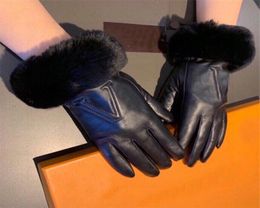 Automne Winter Rabbit Fur Cuir Gloves Lettre de concepteur Broidered Mittens Femmes Tactile Glove Screen avec Velvet Inside Gift Box3381288