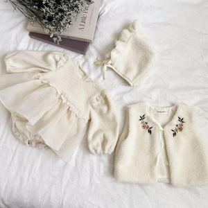 Herfst Winter Peuter Meisje Mode Fleece Splitsen Mesh Jurk Body Baby Effen Plus Fluwelen Dikke Prinses Onesie Cap 2 stuks 240116