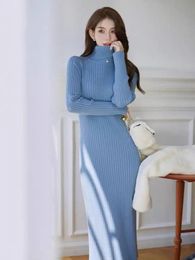Otoño Invierno Vestidos de suéter blanco Moda Mujer Negro Manga larga Flaco Casual Azul Cuello alto Kintted Wrap Vestido de cadera Mujer 240309