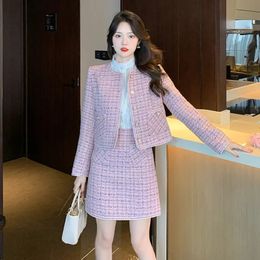 Automne Femmes Pink Tweed Suit Fashion Jupe de célébrité de luxe Set Rond Round Coule Long Mini Mini 2pcs Assortissement 240516