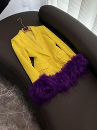Blazer à plumes à panneaux de couleur contrastée jaune d'automne, manches longues, revers cranté, simple boutonnage, manteaux d'extérieur, D3O071359