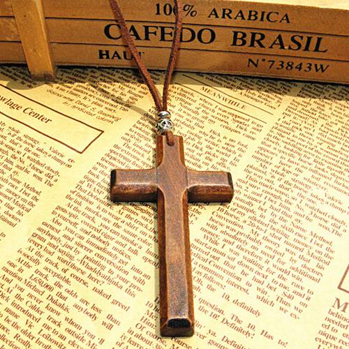 cruz de madeira marrom