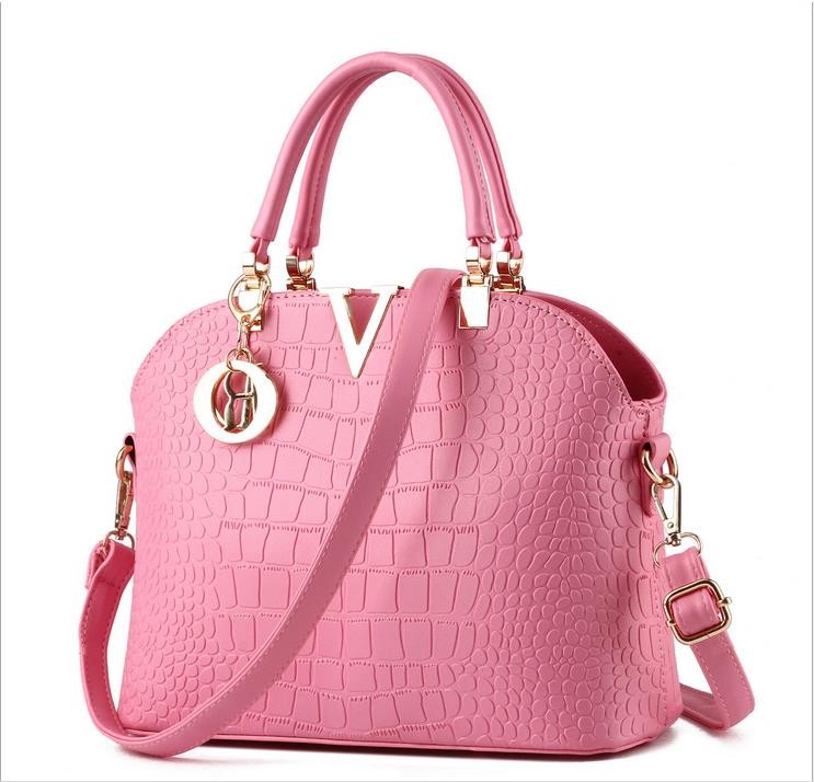 croc print handbolsa