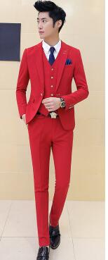 赤い男性スーツ
