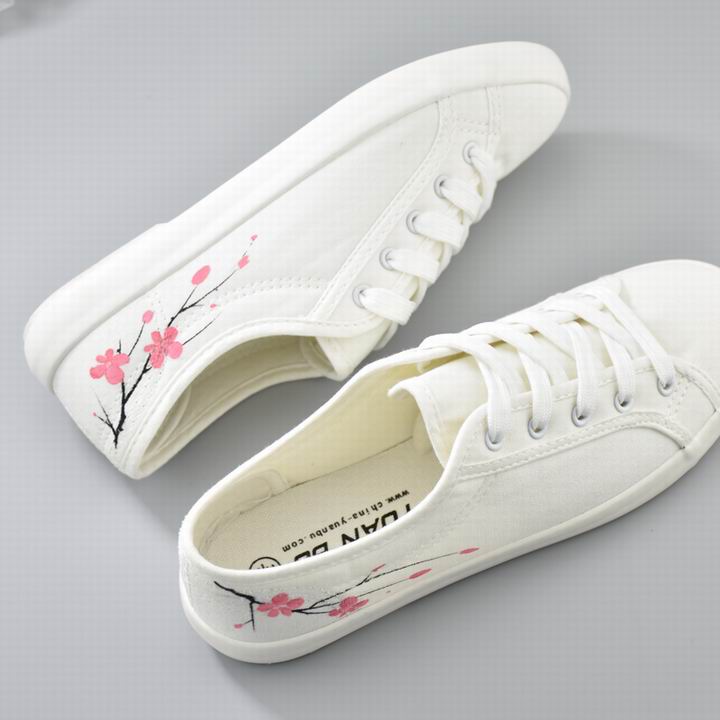 simple shoe painting