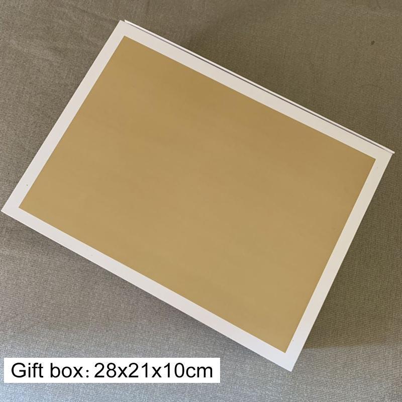 Pudełko z prezentem 28x21x10.