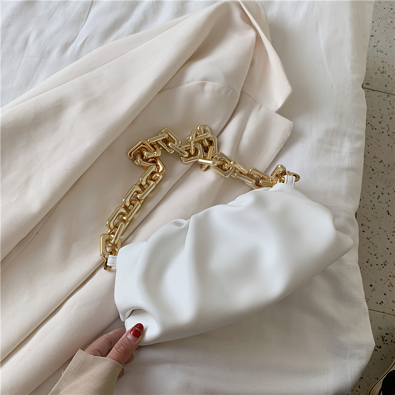 ruched bolsa with chain