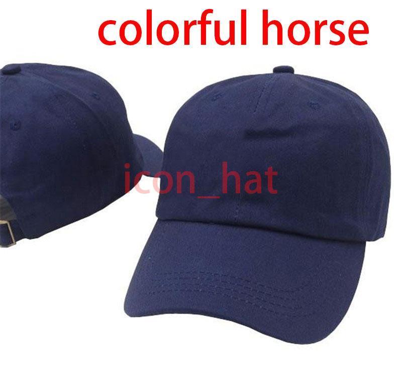 Marinblå med färgglad häst