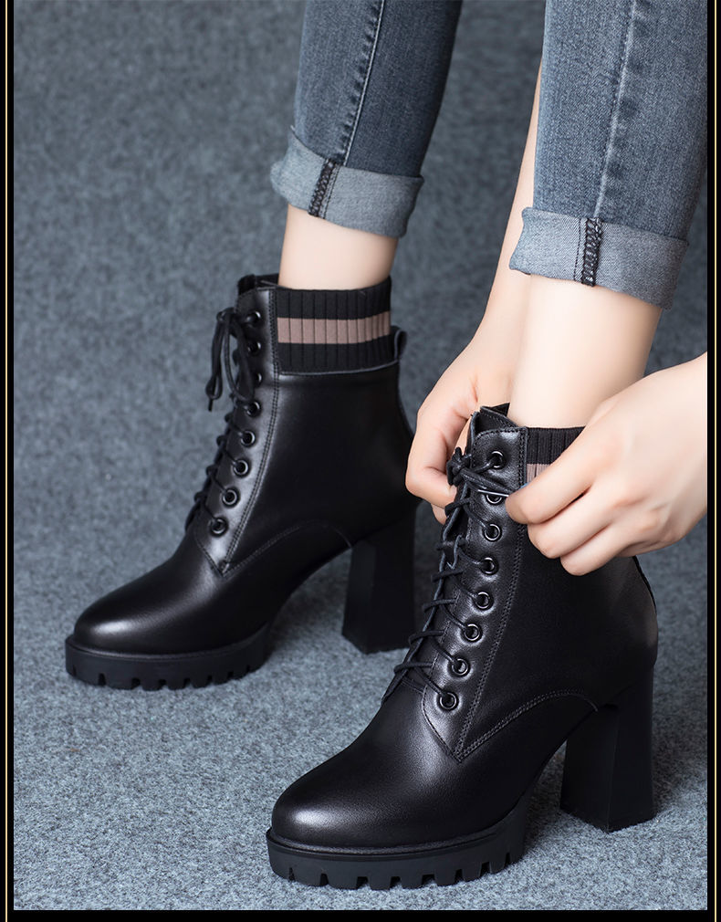 Botas Pretas Com Fecho Lateral De Cano Curto Para Senhora