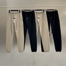 Los nuevos pantalones sanitarios de AW, cartas de silicona, lana impresa, deportes de hombres y mujeres sueltos, pantalones largos versátiles, leggings guapos