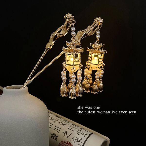 Awaytr Ancient Style Hairpin Claw Clips chinois Palace Lantern Hair Sticks Forks Retro Lotus Tassel Chevautés pour femmes filles