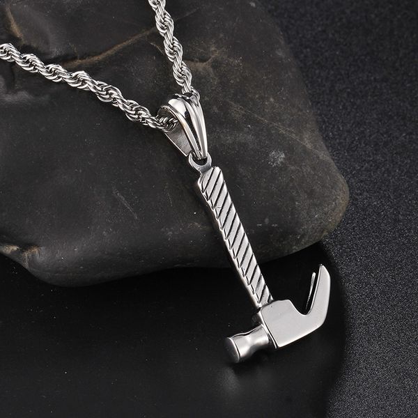 Regalos impresionantes, colgante de martillo de fundición de acero de titanio fresco, joyería para hombres, collar de plata, cadena de 4mm * 22 
