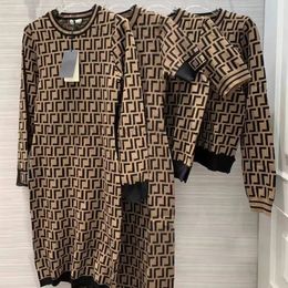 B-6629 Dames casual jurken Klassieke vintage gebreide jurk Mode-ontwerperkleding volledige letter Luxe senior korte mouwen Lange mouw 5 soorten