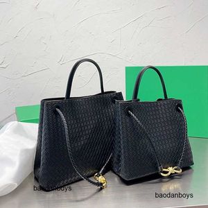 B Family Weave Hop Bag 8 lignes en cuir original 2024 Nouveau tissé pour femme portable à bandoulière unique sac fourre-tout pour documents officiels UQIU