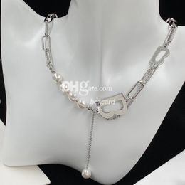 B Letter Long Chokers Colliers avec des pendentifs en métal en argent élégant en perles Colliers pour hommes femmes