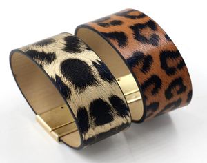 B2302 Zwpon PU Leopard Leopard Cuff Bracelets Aimant large Imprimé animal Cheetah Bracles magnétiques Bijoux punk entier8657271