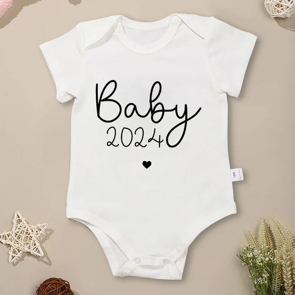 Bebé 2024 Ropa para niñas recién nacidas, algodón puro de alta calidad, cómodo, para bebés, ajustado, feliz año nuevo, mono familiar para bebé, regalo exquisito 240116