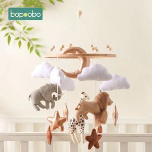 Baby Animal Kingdom Mobile Hanging Rattles Toys Bois 0-12 mois Bed Bell Hangle Berce Mobile Bed Bell Blow Herder Bracket 231221