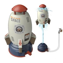 Juguetes de baño para bebés Jet de agua Lanzador impulsado por cohetes Juegos de fiesta espacial Aspersor al aire libre Spinning Flying Splash Jugando Kid Montessori Toy 230928