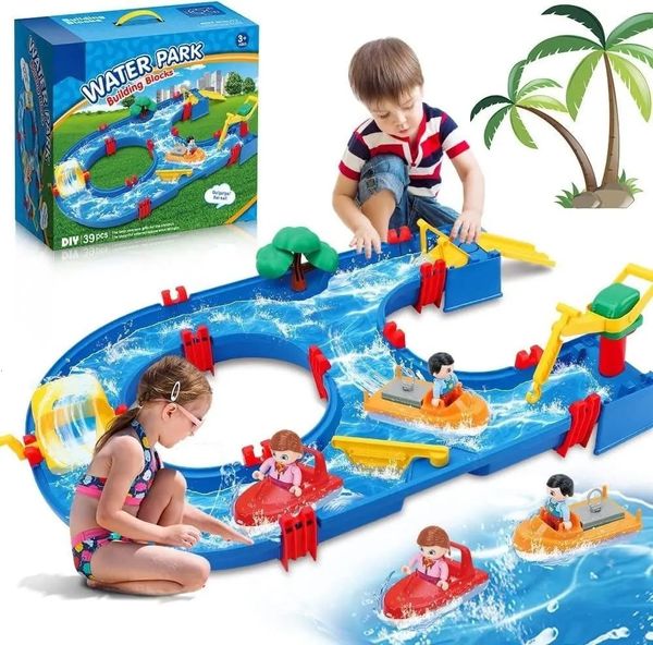 Juguetes de baño para bebés Juguete acuático para niños 39 piezas DIY Mini parque acuático bloques de construcción de juguete en la mesa o césped Juego de vías navegables de playa con 2 barcos para niños 231024