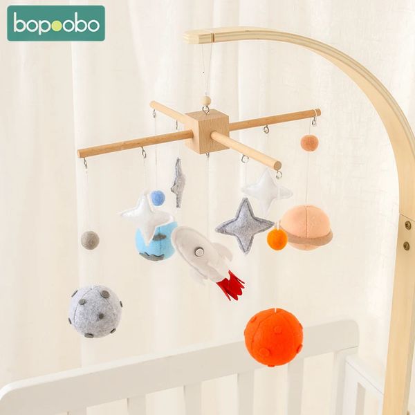 Baby Bed Bell Toys 0-12 mois pour le berceau Born Planetary Rocket Wood Mobile Rattlle Toddler Carousel Cots Kid Toy Gift 240418